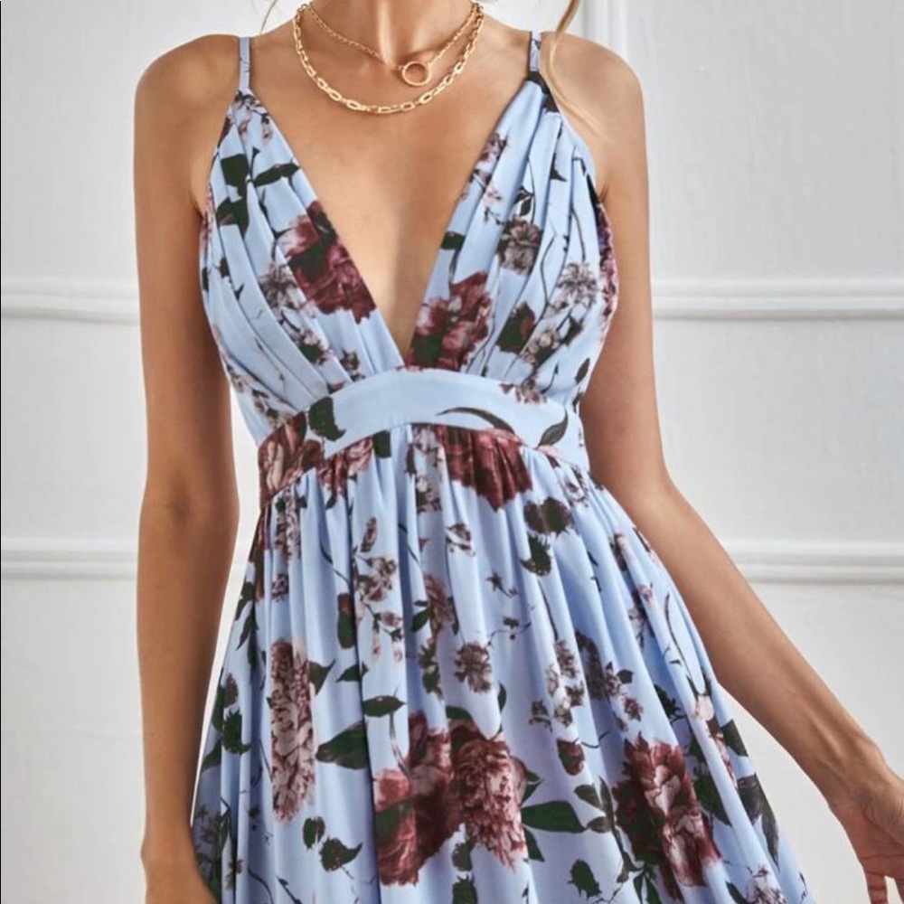 backless floral maxi dress - Picture 4 of 9